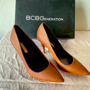 NWT BCBGeneration Middea Pump brown heels size 7